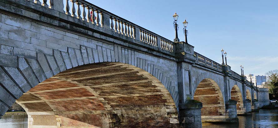 Five-span bridge across the River Thames at Kingston